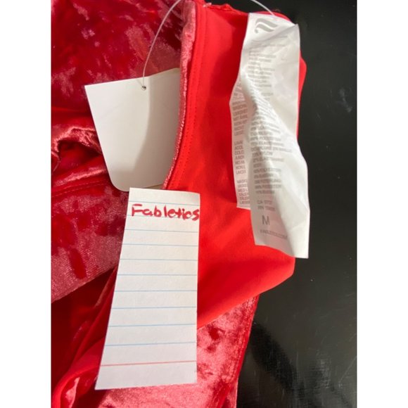 Fabletics Crushed Velvet Velour Red Twist Women's Size M‎ Sports Bra - Picture 8 of 8
